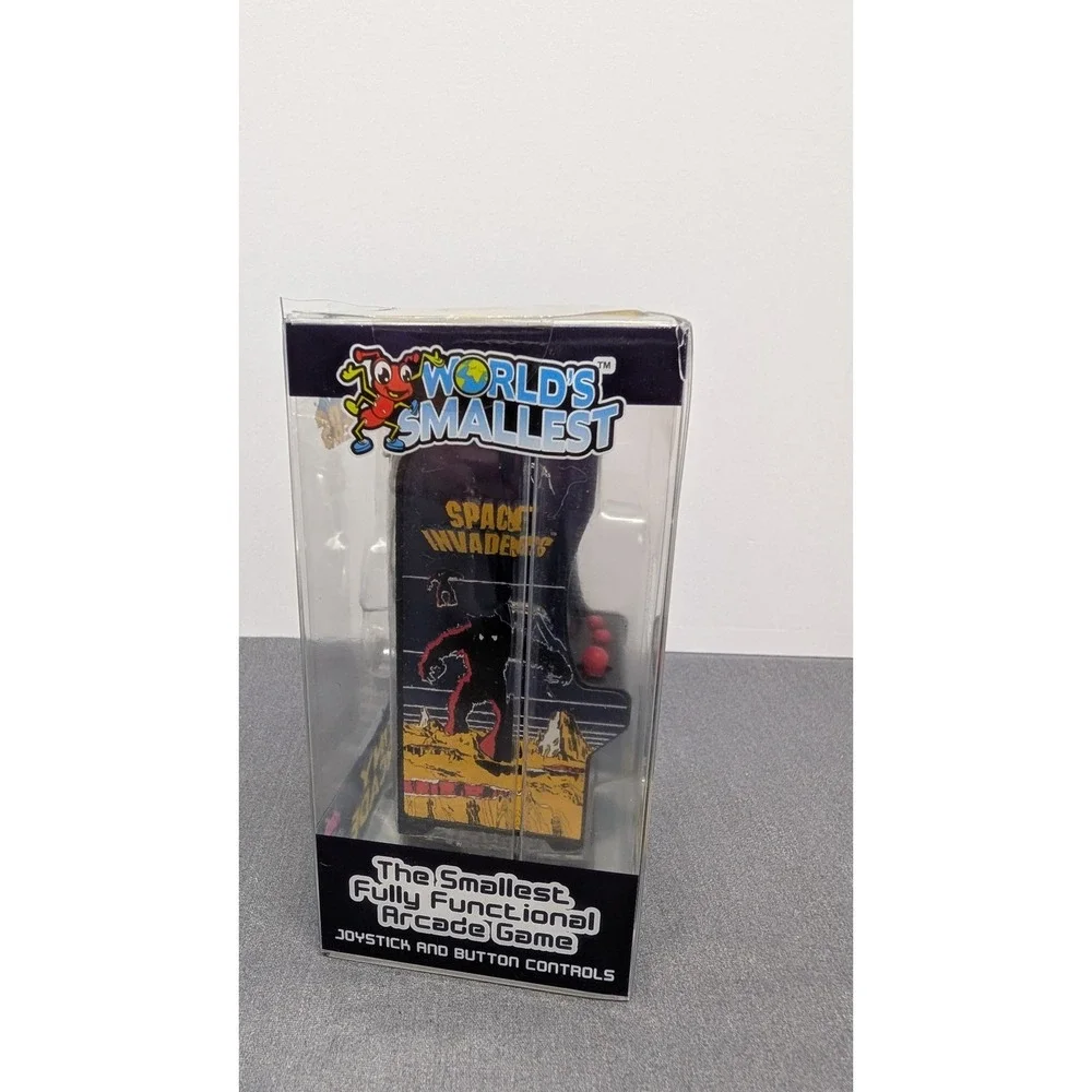 Worlds Smallest Tiny Arcade Space Invaders Mini Handheld Game Keychain Retro